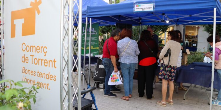 Torrent se reencuentra con su tejido comercial en la Feria de Comercio y Servicios con más de 70 expositores y la participación del Valencia CF 1 Torrent se reencuentra con su tejido comercial en la Feria de Comercio y Servicios con más de 70 expositores y la participación del Valencia CF