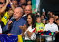 Lula gana las elecciones en Brasil por 4,4 millones de votos, pero Flávio Bolsonaro denuncia irregularidades y pide repetirlas
