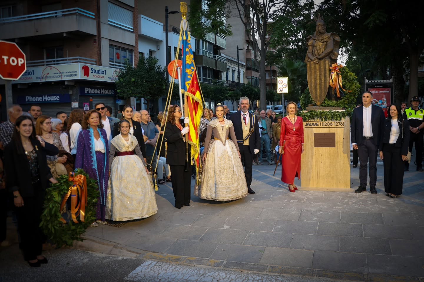 Torrent rinde tributo a Jaume I y vibra con la Real Senyera el 9 d'Octubre 3 526