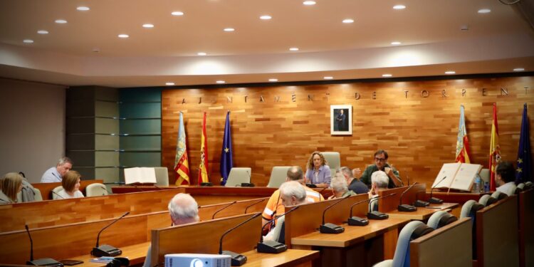 Torrent retrasa el inicio de las clases escolares a las 10:00 horas del lunes tras la ampliación del aviso naranja por fuertes lluvias 1 Torrent retrasa el inicio de las clases escolares a las 10:00 horas del lunes tras la ampliación del aviso naranja por fuertes lluvias