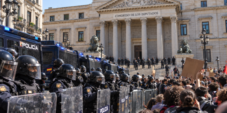 Madrid se prepara para una jornada de máxima tensión: amplio despliegue policial ante la protesta por la vivienda en el Congreso 1 5c465ecd 4d6e 4ad4 9bc7 c6fd2e714f1c
