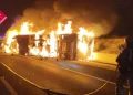 Un camionero muere al incendiarse su tráiler tras volcar en Villena 11 Un camionero muere al incendiarse su tráiler tras volcar en Villena