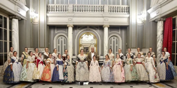 Hoy se eligen las Falleras Mayores de Valencia 2027: las dos llamadas que decidirán quién representa a las Fallas 1 Hoy se eligen las Falleras Mayores de Valencia 2027: las dos llamadas que decidirán quién representa a las Fallas