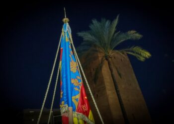 Torrent rinde tributo a Jaume I y vibra con la Real Senyera el 9 d'Octubre