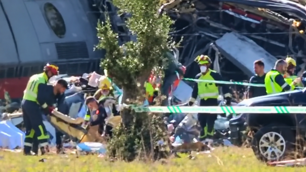 ¿Por qué ha chocado el AVE contra el Iryo en Toledo? Investigan una avería de seguridad y una posible orden errónea desde Atocha. GALERÍA IMÁGENES 24 Accidente ferroviario en Toledo trenes iryo ave 1 5