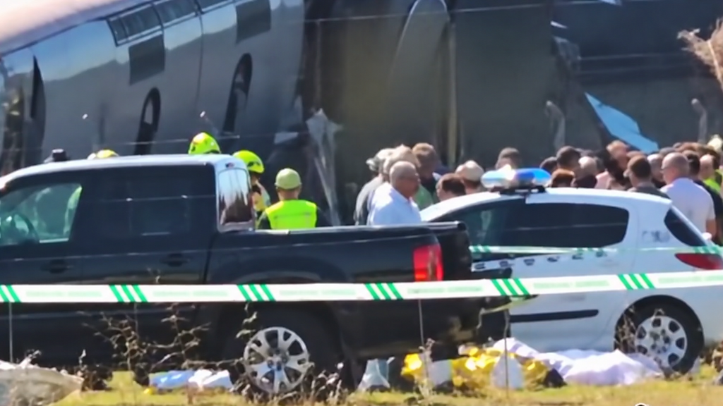 ¿Por qué ha chocado el AVE contra el Iryo en Toledo? Investigan una avería de seguridad y una posible orden errónea desde Atocha. GALERÍA IMÁGENES 15 Accidente ferroviario en Toledo trenes iryo ave 16