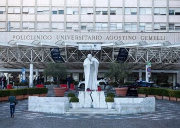 El Papa León XIV es intervenido con éxito en Roma para extirparle un tumor pulmonar en fase temprana 14 El Papa León XIV es intervenido con éxito en Roma para extirparle un tumor pulmonar en fase temprana