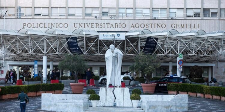 El Papa León XIV es intervenido con éxito en Roma para extirparle un tumor pulmonar en fase temprana 1 El Papa León XIV es intervenido con éxito en Roma para extirparle un tumor pulmonar en fase temprana