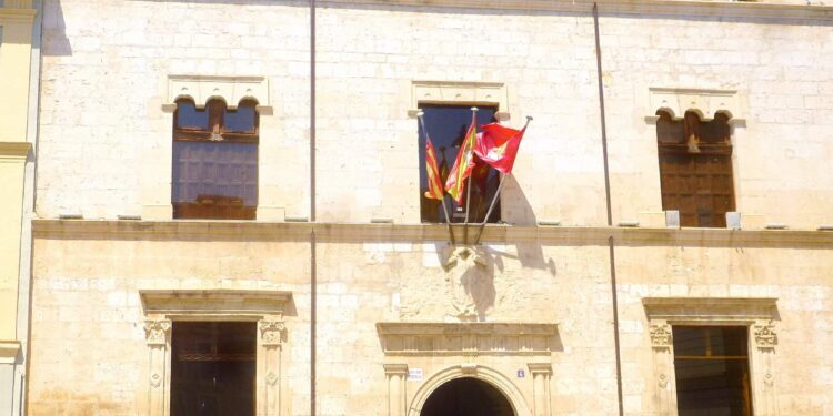 Alzira suspende las clases de este lunes por la mañana ante la alerta por lluvias