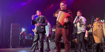 El Binomio de Oro celebra medio siglo de trayectoria con un rotundo «sold out» en el Roig Arena de Valéncia