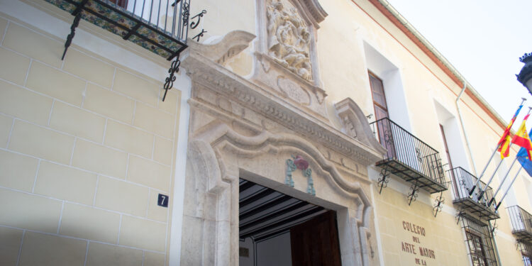 Cerca de 340 años del privilegio real que encumbró a la seda valenciana: el legado de los velluters y la cúspide de la Ruta de la Seda 1 Cerca de 340 años del privilegio real que encumbró a la seda valenciana: el legado de los velluters y la cúspide de la Ruta de la Seda