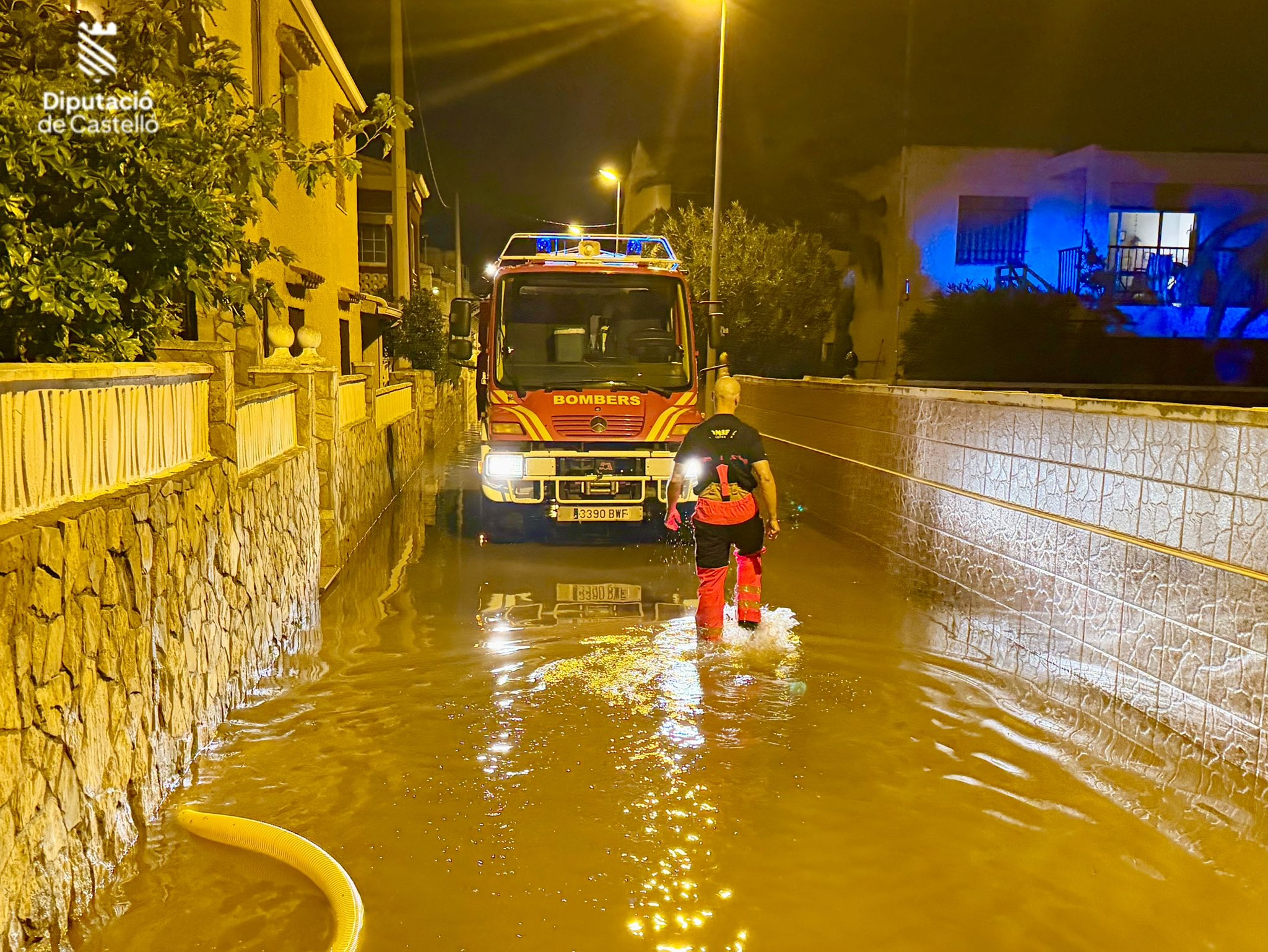 Las intensas lluvias movilizan al Consorcio Provincial de Bomberos de Castellón durante la mañana 2 HTnCm3XWkAAehaN