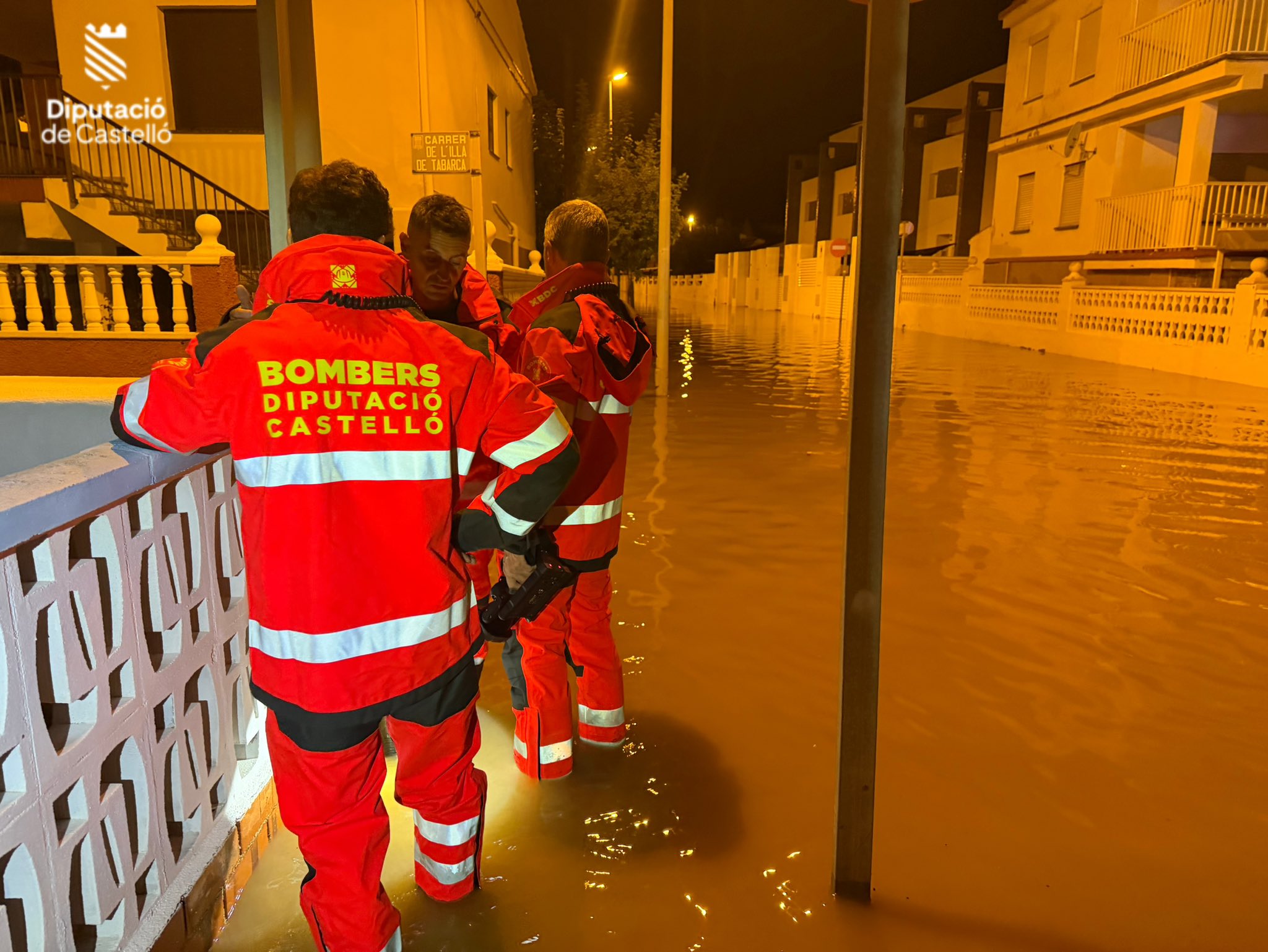 Las intensas lluvias movilizan al Consorcio Provincial de Bomberos de Castellón durante la mañana 3 HTnCm3ZXIAAvimP