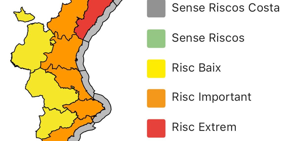 Emergencias levanta la alerta roja por lluvias en la costa de Valéncia, pero la mantiene en todo el litoral de Castellón