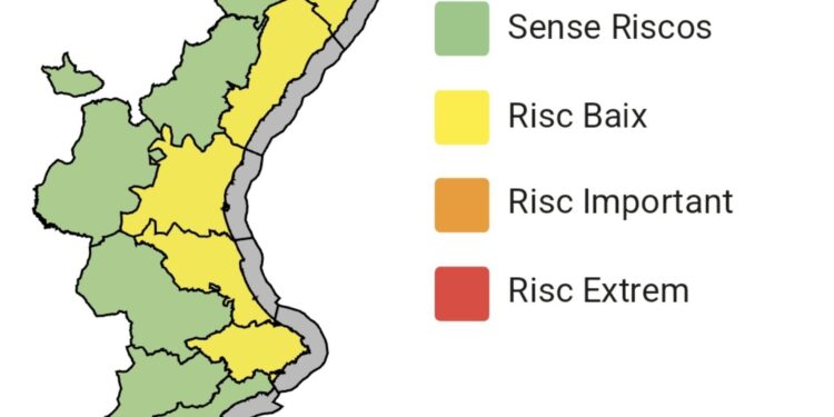 Emergencias desactiva la fase de riesgo por inundaciones en Valéncia y Castellón, pero mantiene la alerta por tormentas en el litoral