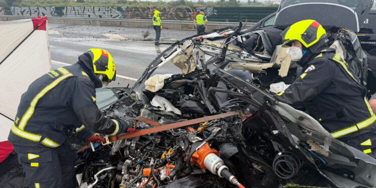 Muere el conductor de un turismo tras colisionar con un camión de mercancías peligrosas en Vinaròs 1 Muere el conductor de un turismo tras colisionar con un camión de mercancías peligrosas en Vinaròs