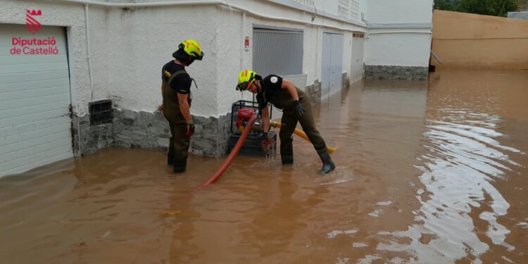 El episodio de lluvias amaina en la CV tras acumular otros 120 litros desde anoche y atender cerca de 300 emergencias 1 El episodio de lluvias amaina en la Comunitat Valenciana tras acumular otros 120 litros desde anoche y atender cerca de 300 emergencias
