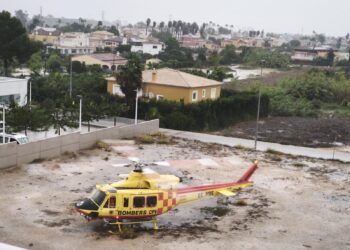 La Diputació de Valéncia prolonga el dispositivo especial de bomberos hasta las 20:00 horas y urge al confinamiento absoluto en el litoral sur