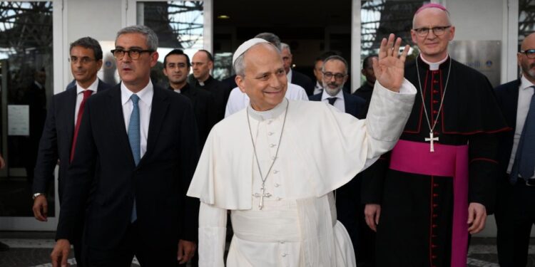 El Papa León XIV recibe el alta médica en el hospital Gemelli tras una exitosa intervención quirúrgica