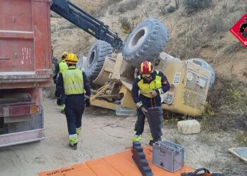 Fallece un hombre de 67 años tras volcar su vehículo en una planta de hormigón de Castalla