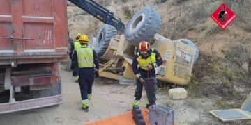 Fallece un hombre de 67 años tras volcar su vehículo en una planta de hormigón de Castalla