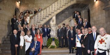El Centenar de la Ploma complix un any més en la tradició i custodia la Real Senyera