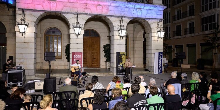 La Plaça Major de Gandia acoge la XVII Festa/Sopar Estellés a la lengua catalana 1 Gandia acoge la XVII Festa/Sopar Estellés a la lengua catalana