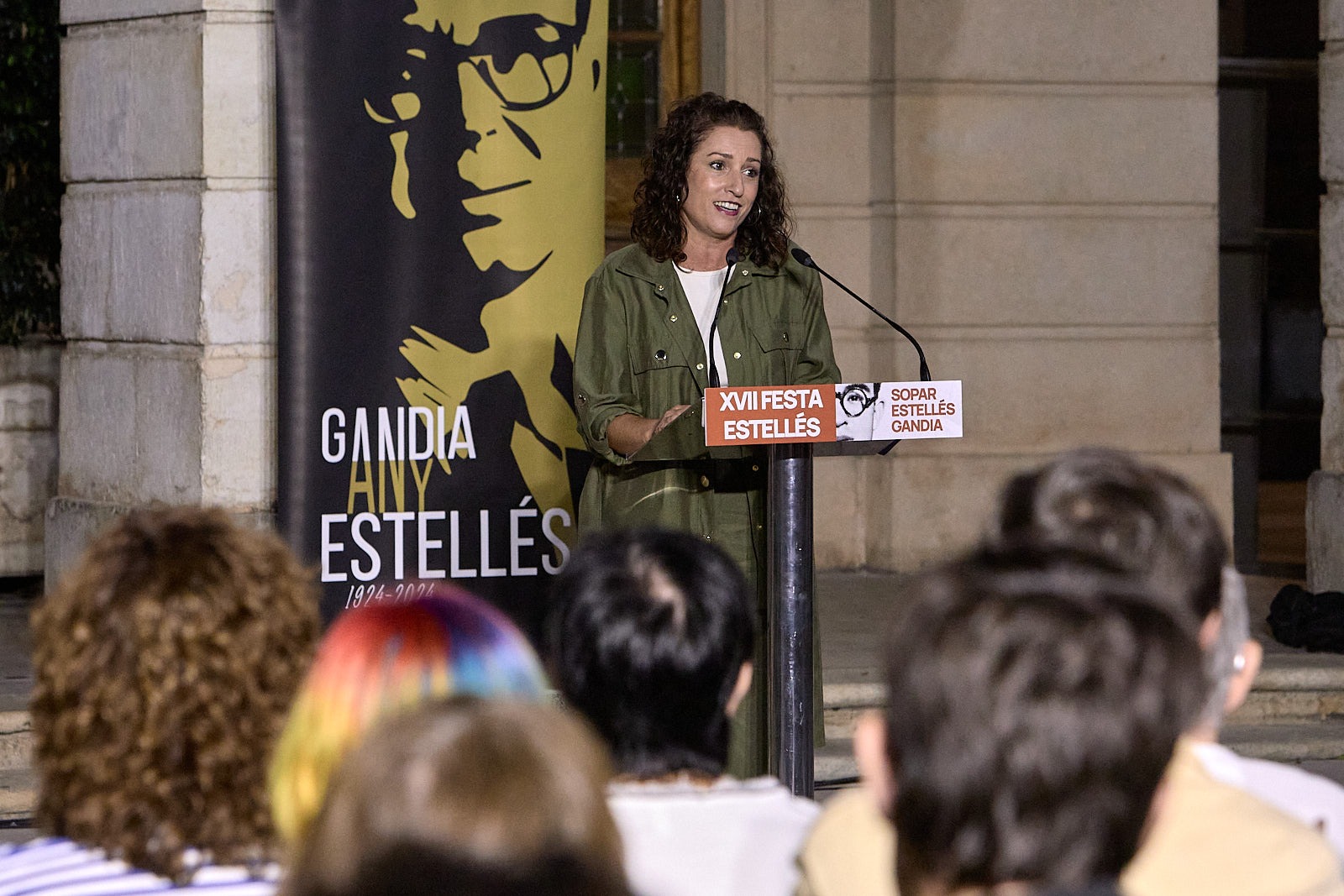 La Plaça Major de Gandia acoge la XVII Festa/Sopar Estellés a la lengua catalana 2 HUwJfi8XUAEqe44
