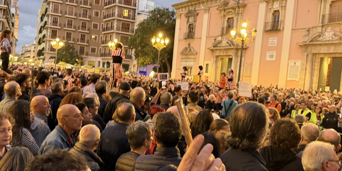 Miles de personas piden justicia por la DANA en Valencia