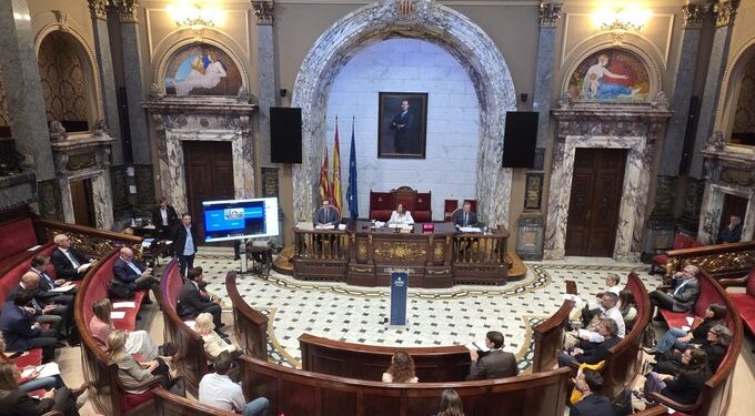 El Pleno de Valéncia aprueba la transformación de Benimaclet con 1.345 viviendas entre duras críticas vecinales y el rechazo de la oposición