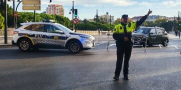 El medio maratón y un descarrilamiento en el tranvia colapsan la movilidad en Valéncia