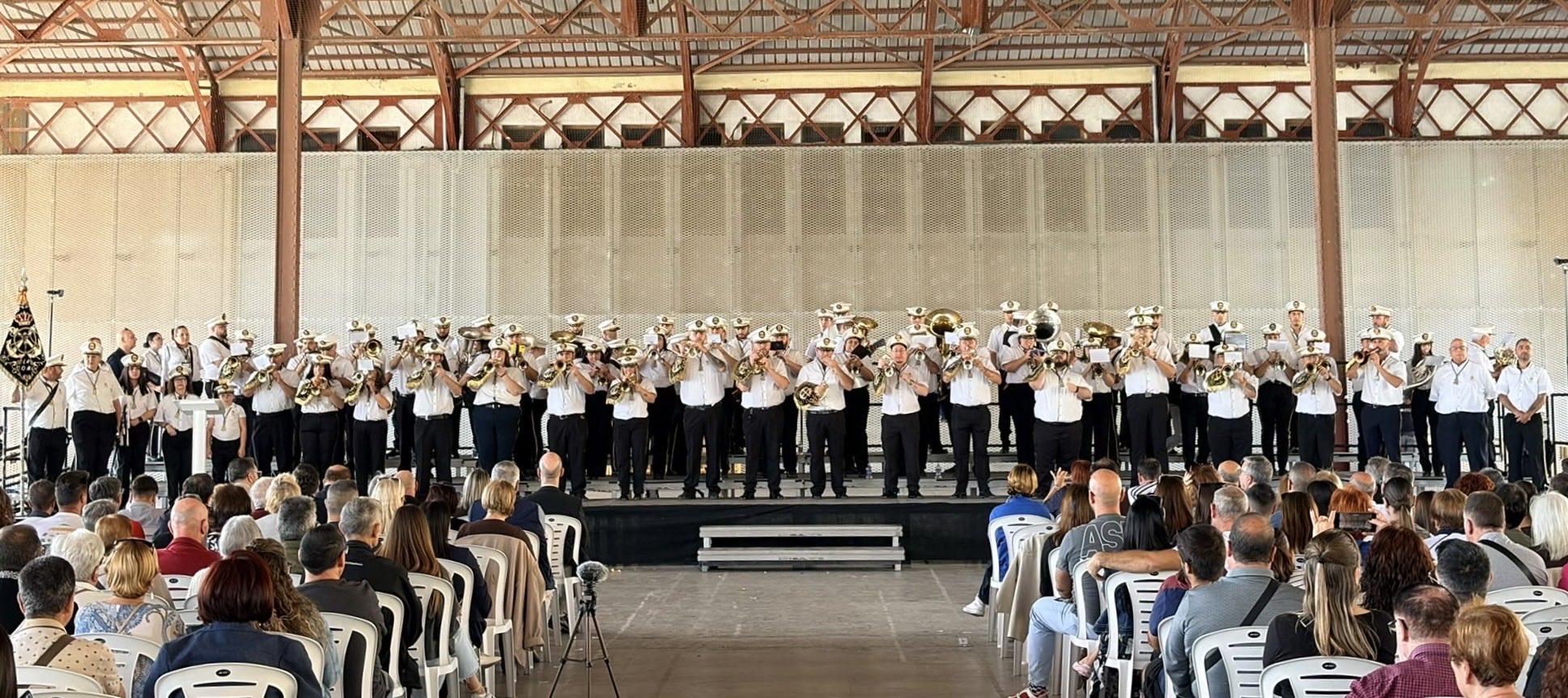 XIV Certamen de Bandas de Música y de Cornetas y Tambores: Entre el éxito musical y la crítica a la opacidad informativa 2 HVe0WM5WAAAJhgK