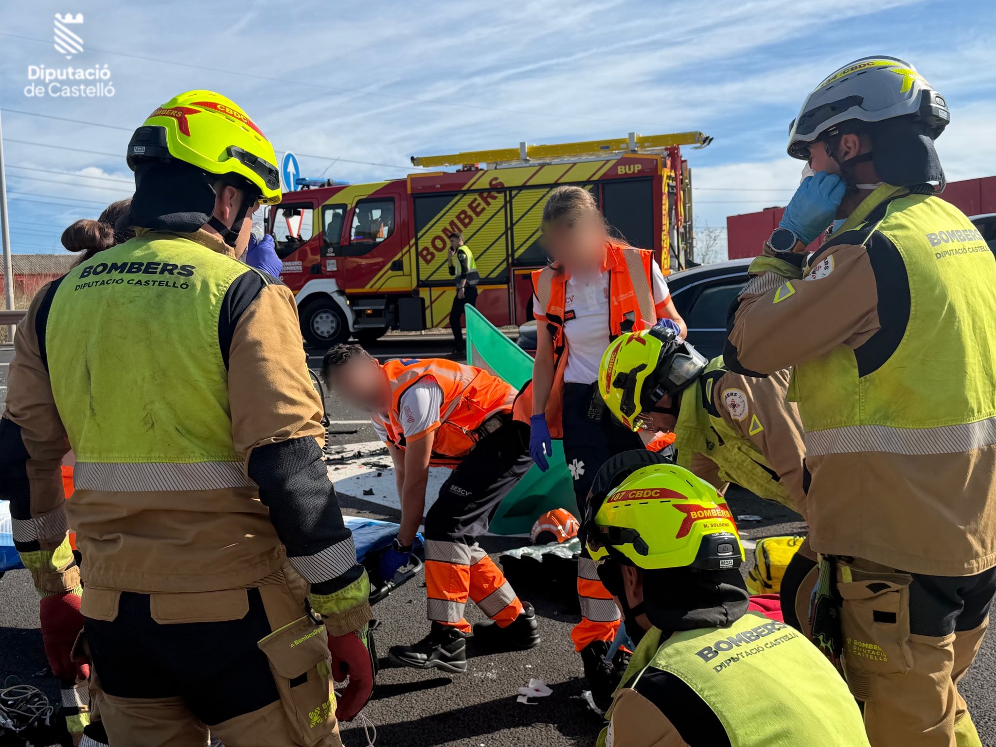 Dos muertos y tres heridos en un trágico accidente con tres vehículos implicados en la N-340 a su paso por Villarreal 3 HVea3qZXQAA7PCm