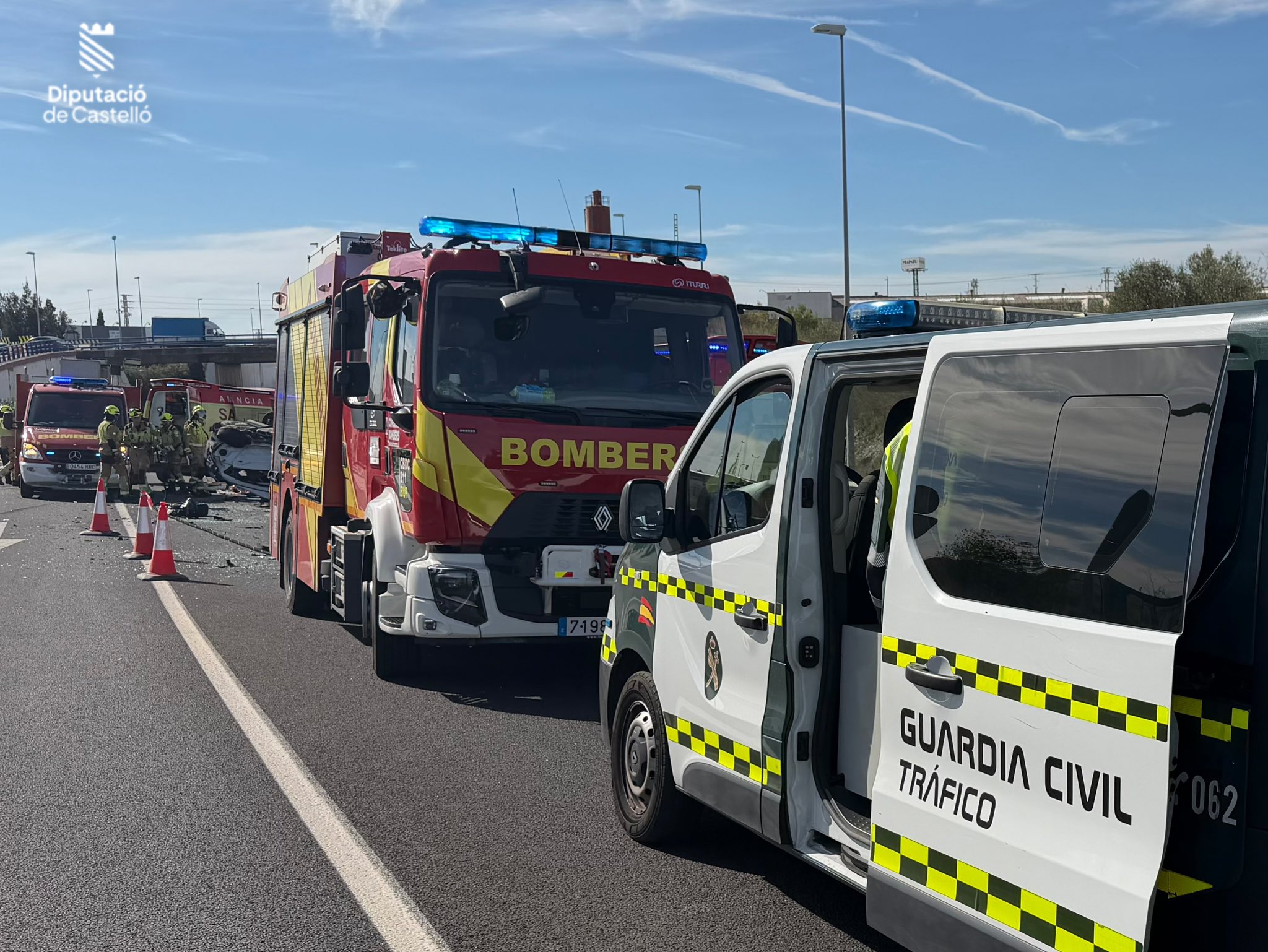 Dos muertos y tres heridos en un trágico accidente con tres vehículos implicados en la N-340 a su paso por Villarreal 2 HVea3qdWwAAbB56