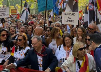 Miles de ceutíes marchan en Madrid con Vivas al frente para exigir soluciones urgentes y recuperar la normalidad en la ciudad