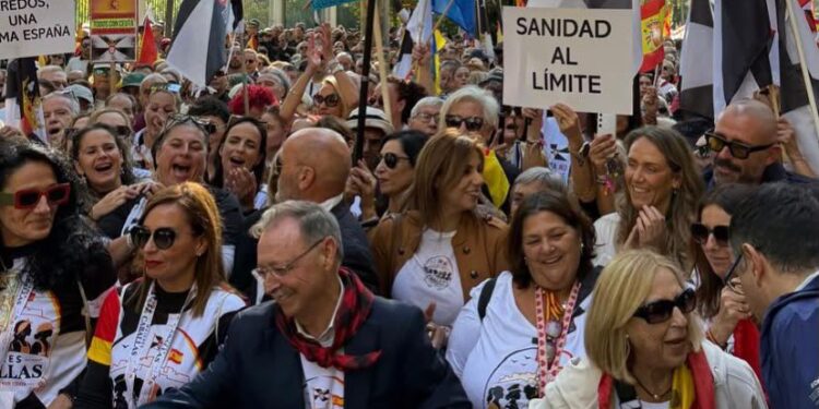 Miles de ceutíes marchan en Madrid con Vivas al frente para exigir soluciones urgentes y recuperar la normalidad en la ciudad