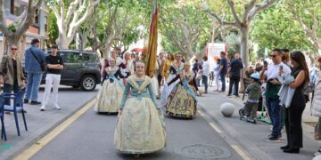 Quart de Poblet se viste de fiesta para rendir un emotivo homenaje a la Real Senyera de la mano de la Agrupación de Fallas de Valencia Túria