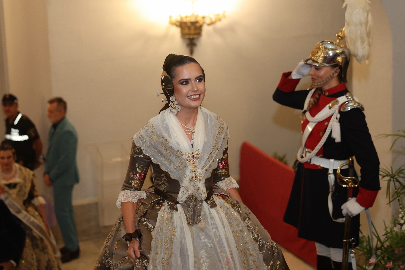El Hemiciclo del Ayuntamiento de Valéncia se engalana para proclamar a Beatriz Blanco y Julia Vizcayno como máximas representantes de las Fallas 2027 3 IMG 6274