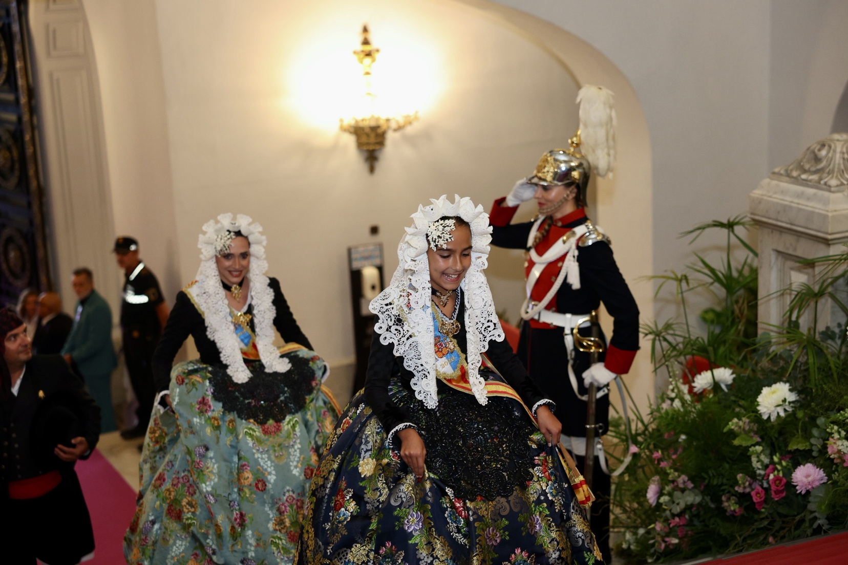 El Hemiciclo del Ayuntamiento de Valéncia se engalana para proclamar a Beatriz Blanco y Julia Vizcayno como máximas representantes de las Fallas 2027 11 IMG 6289