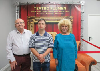 Eros Recio estrena "El Reino del Santo Grial" en el Teatro Flumen arropado por dos colosos escénicos 16 Eros Recio estrena «El Reino del Santo Grial» en el Teatro Flumen arropado por dos colosos escénicos