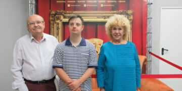 Eros Recio estrena «El Reino del Santo Grial» en el Teatro Flumen arropado por dos colosos escénicos