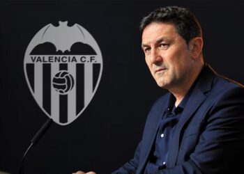 Braulio Vázquez admite las dificultades económicas del Valencia CF: pocas licencias, fichajes limitados y urgencia por ganar
