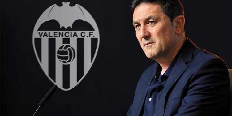 Braulio Vázquez admite las dificultades económicas del Valencia CF: pocas licencias, fichajes limitados y urgencia por ganar