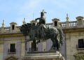 El gigante de bronce del Parterre: memoria, disputas y la odisea tras la estatua de Jaume I