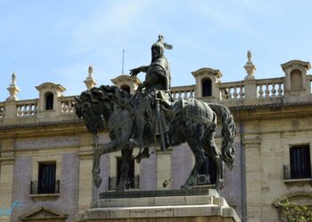 El gigante de bronce del Parterre: memoria, disputas y la odisea tras la estatua de Jaume I