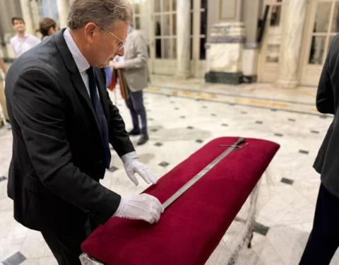 Jose Gosalbez portara la Reial Senyera y Ramon Brull custodiara la espada de Jaume I el 9 dOctubre 2 480x384.jpeg