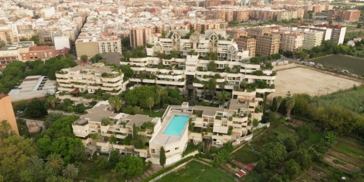 Benimaclet afronta una transformación urbanística con Benimaclet afronta una transformación urbanística con 1.345 viviendas 1 La Comision de Urbanismo da luz verde al PAI de Benimaclet que contempla construccion de 1.345 viviendas