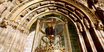 Valencia clausura el III Año Jubilar del Santo Cáliz con la Custodia de la Catedral en la plaza de la Virgen