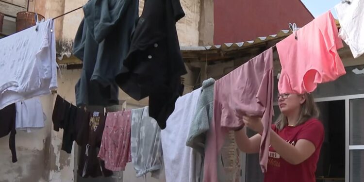 La otra cara de la Comunitat Valenciana: 1,7 millones de personas en riesgo de pobreza y más de la mitad de los inquilinos en situación vulnerable