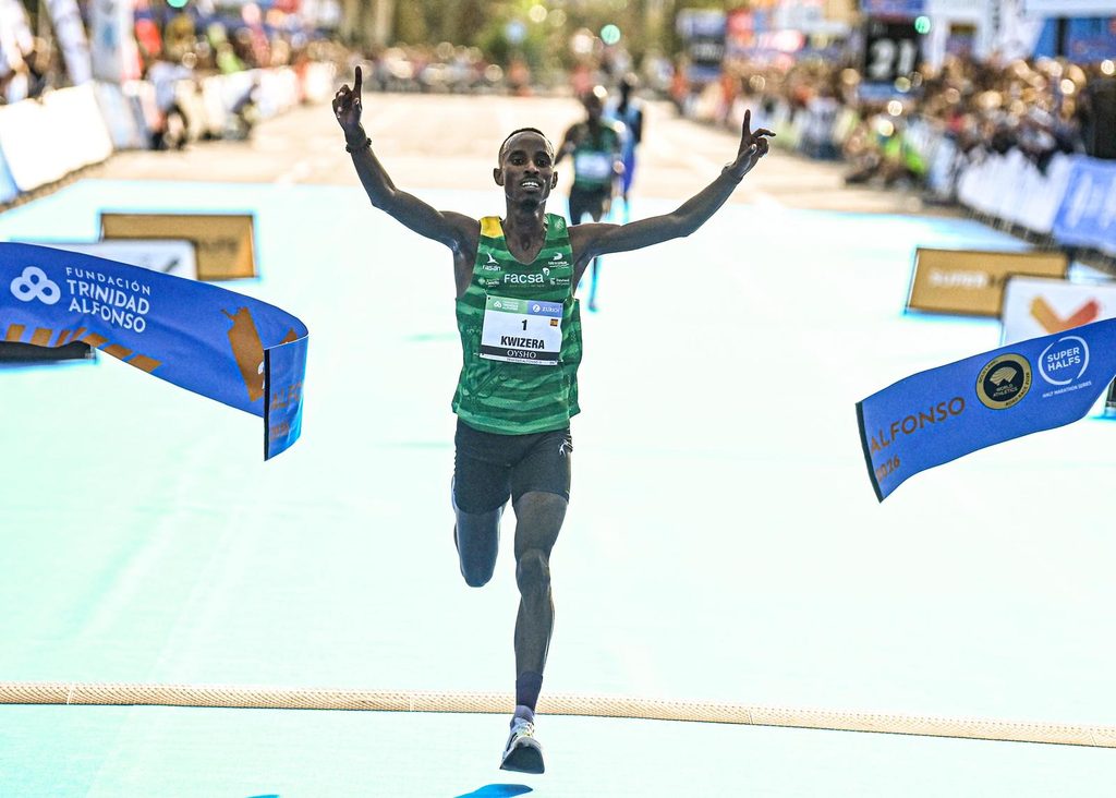 Doblete histórico en el Medio Maratón de Valencia: Kwizera y Laura Luengo baten los récords de España 10 Valencia hace historia en el Medio Maraton 2026 13